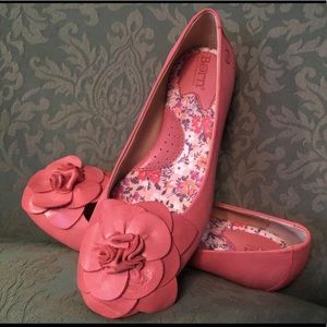 NEW Born coral ballet flats